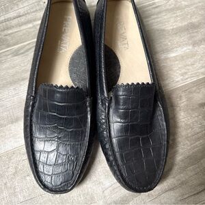 PREVATA Women's Black Croc-Embossed Leather Loafers